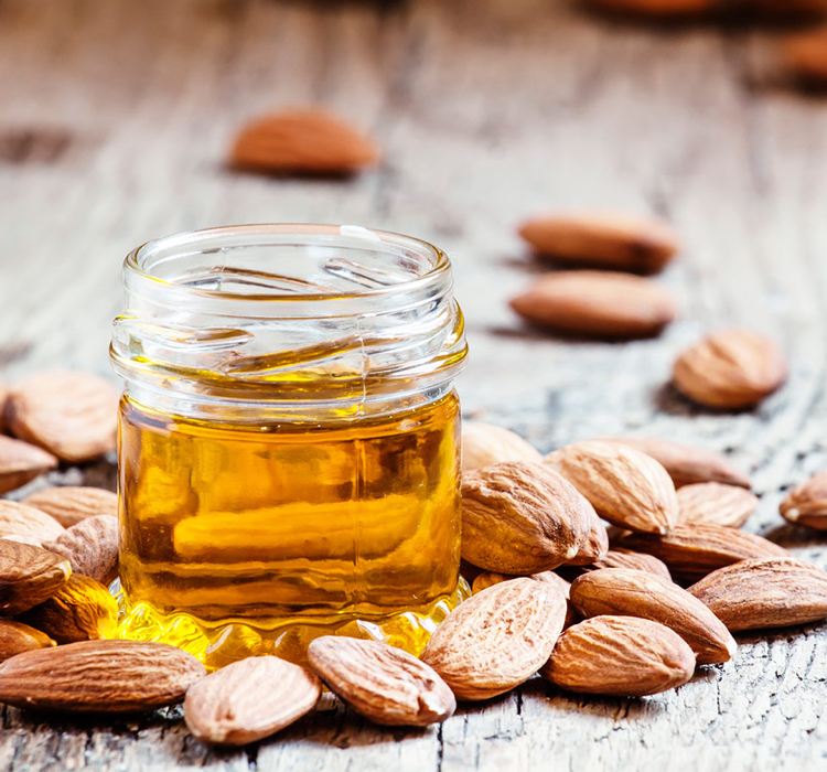 žena starostlivosti o pleť sladký mandľový olej aquarius