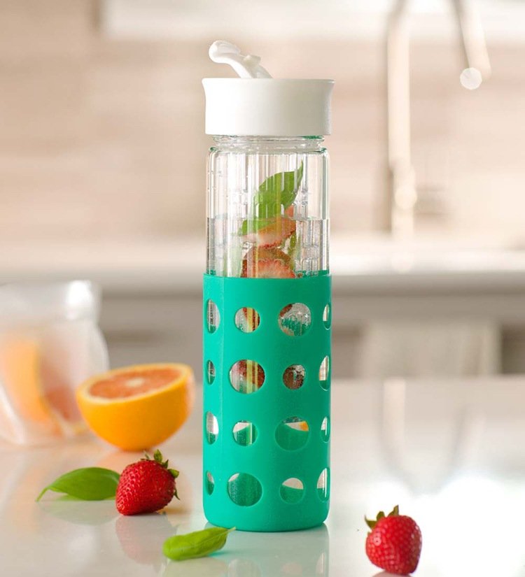 zaistite zdravé občerstvenie a dostatok pitnej vody Zdravé občerstvenie pre školské deti-obed-chlieb-voda-nápoje-tekutiny-fľaša