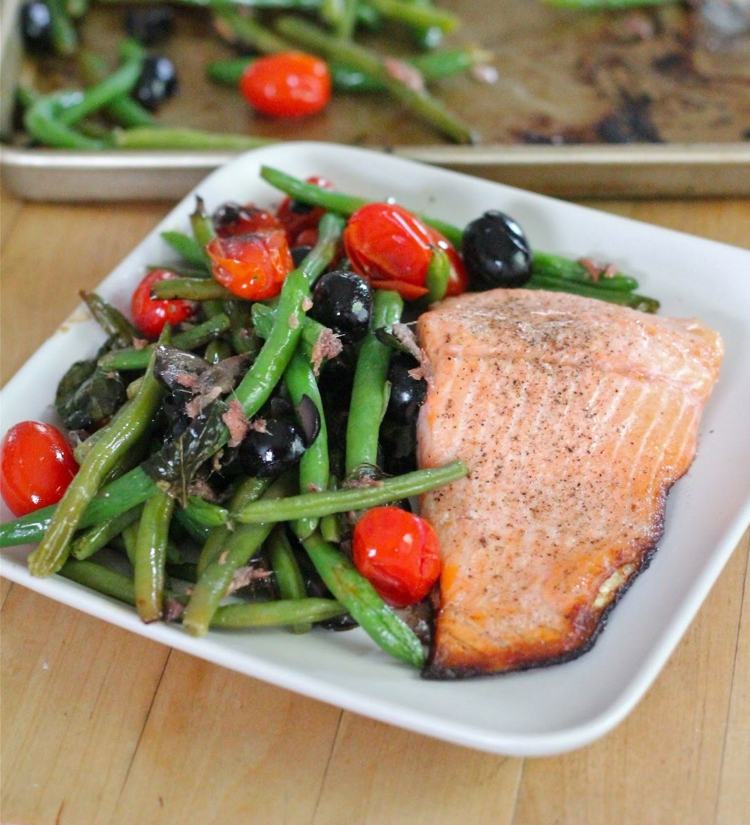 Zeleninový recept na rúru od Jamieho Olivera s lososom a olivami