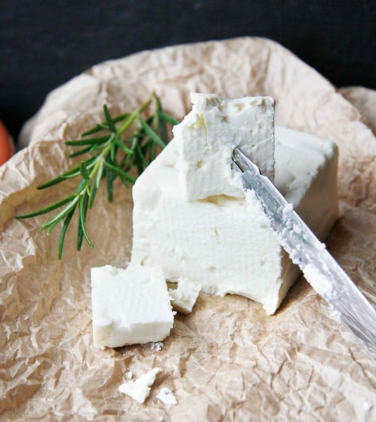 Feta ako prísada do podávania vynikajúcej zeleniny pečenej v rúre