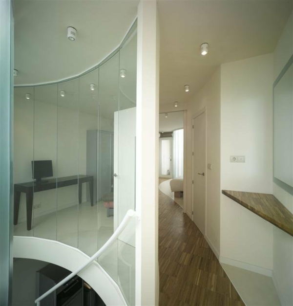 minimalistický architektúra interiérový dom Schodiskové sklenené steny biele zábradlie