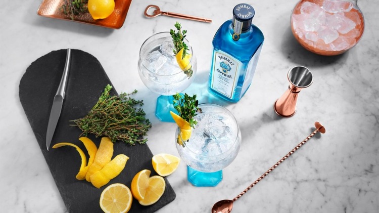 bombay zafír gin tonikum recept tymián citrónové prísady