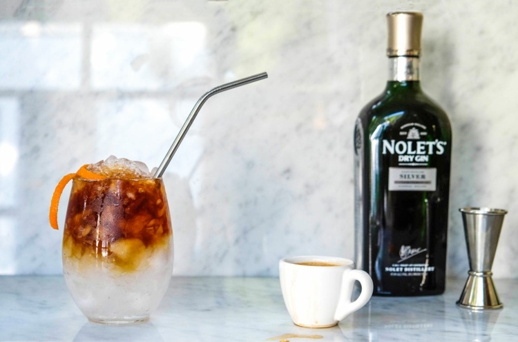 gin tonikum pomarančová kôra barma?