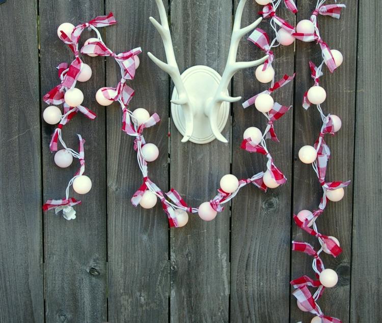 urobte si girlandy sami rozprávkové svetlá guľa červená biela látkové parohy