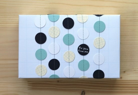 Darčekové balenie vianočných nápadov girlanda kruhové remeselné nápady