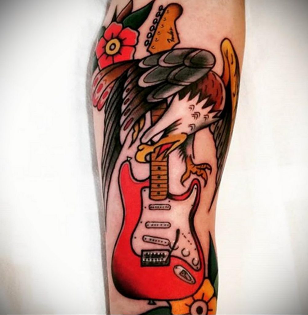 Tatuaż gitara i orzeł - zdjęcie