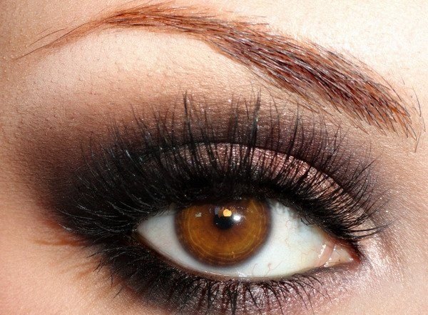 smokey-eyes-make-up-eyes-close-picture