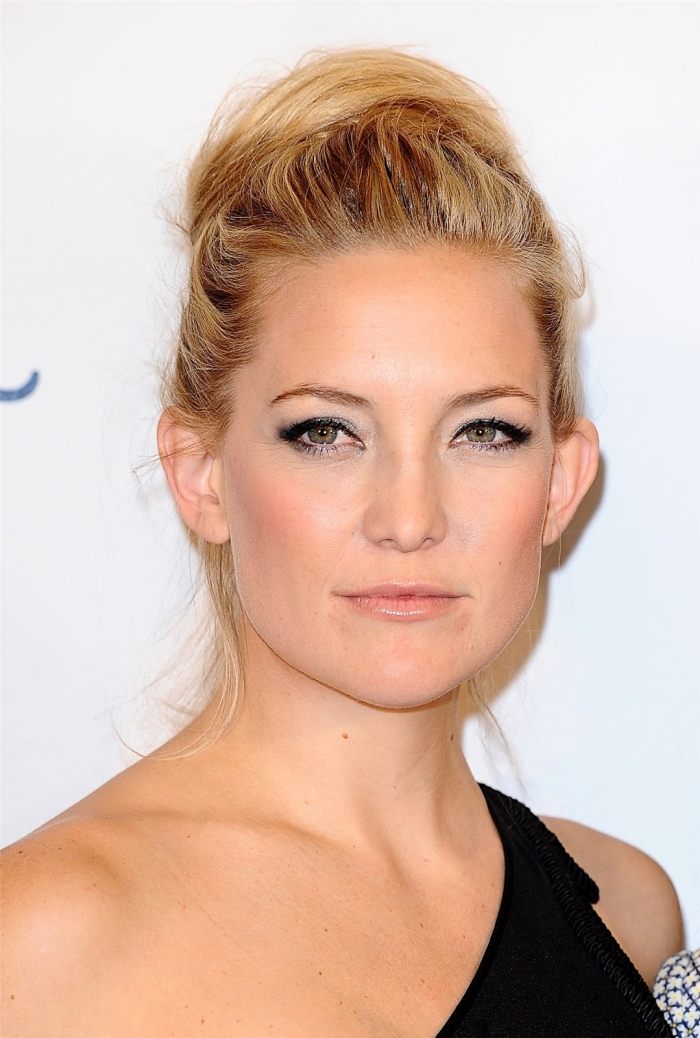 Updo-účesy-pre-svadobný drdol-na-hlava-ležérne-Kate-Hudson