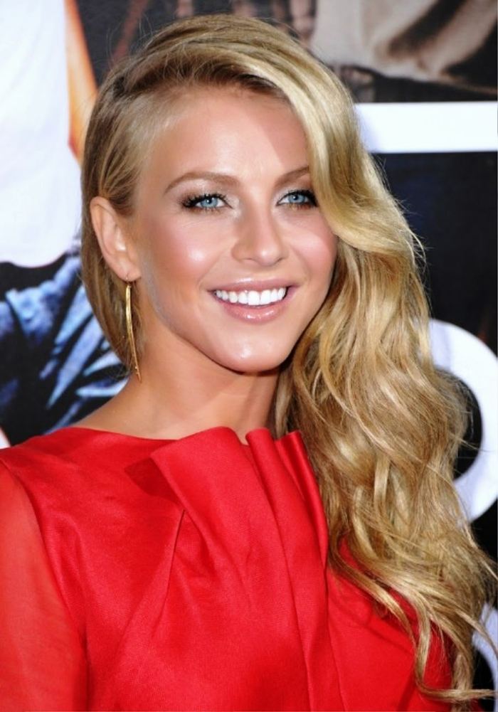 romantický-účes-nápady-svadobné-účesy-vlnité-vlasy-bokom-diskrétne-zaštipované