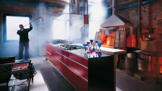 Sklenená kuchynská linka Murano futuristická červená farba