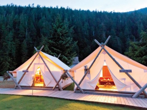 Tofino canada kempingové stany trend nielen v Európe tofino kanada glamping stany trendová ponuka