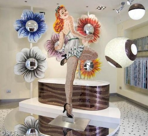 mozaika zdobená vaňa hnedé zrkadlové guličkové svetlá zdobená vaňa hnedé kvety zrkadlové guličkové svetlá