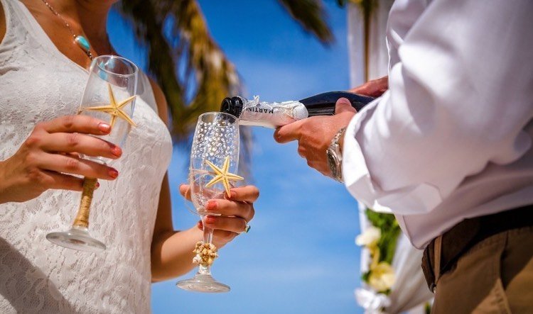 maľovanie na sklo-nápady-svadba-poháre na šampanské-námorné-hviezdice