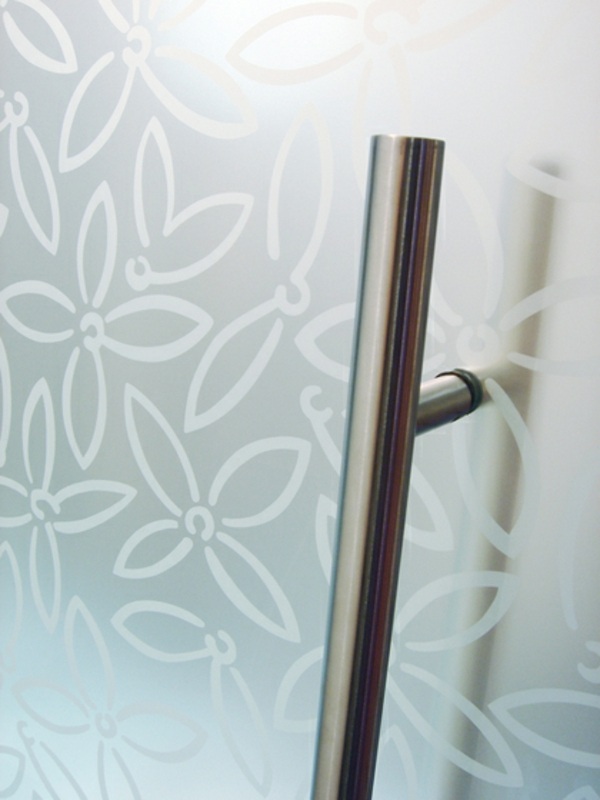 Kvetinové motívy so sklenenými dverami