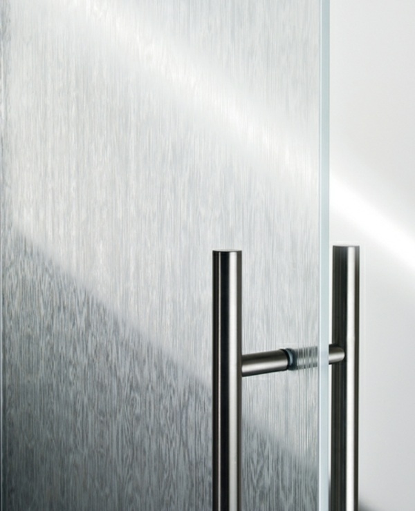 elegantná sklenená dverová kľučka na dvere