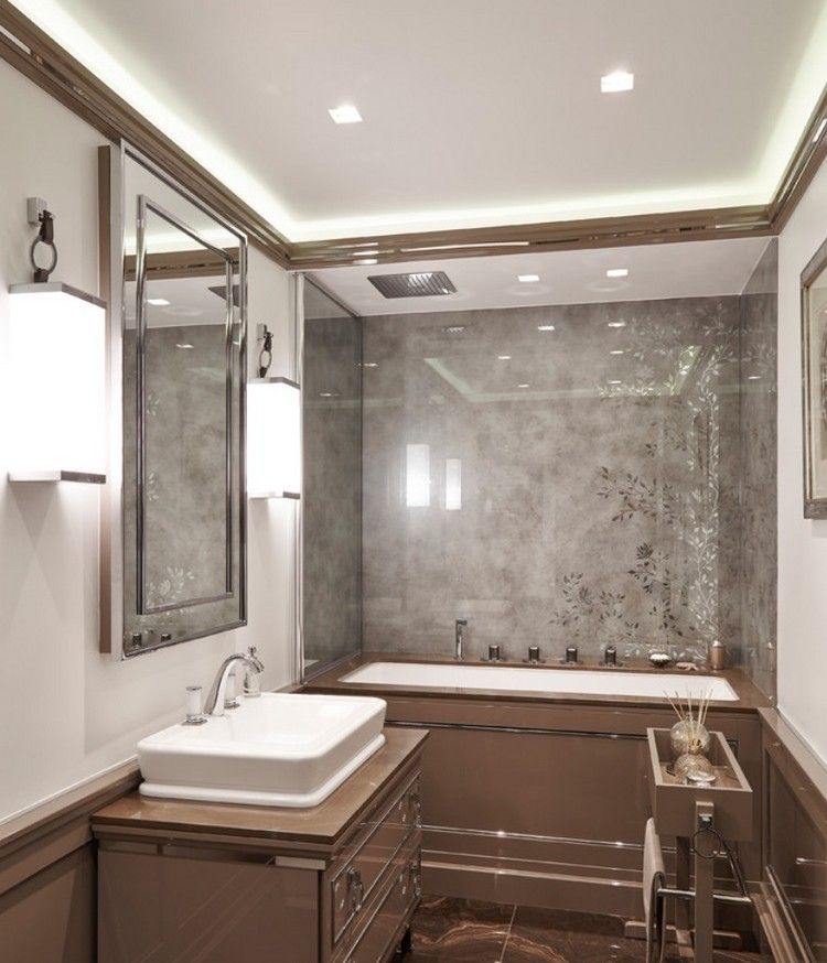 sklenené-namiesto-obkladačiek-kúpeľňa-vinobranie-vkus-strieborné-kvetinové motívy