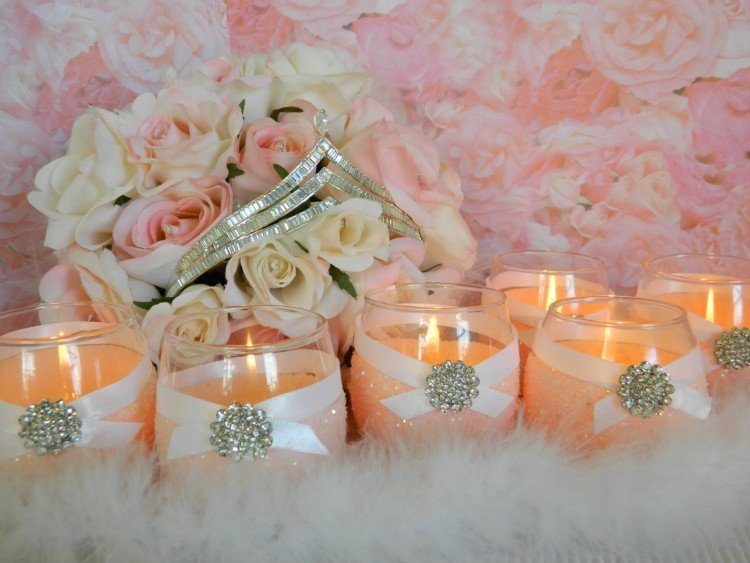 Sklenený brošňový držiak na čajovú sviečku