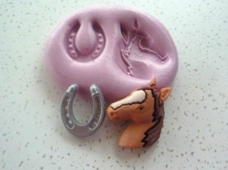 Pohrávanie sa s modelárskou hlinou - odtlačok podkovy šťastie kúzelník drotár silvestrovský odtlačok deko nápad podkova konská modelovacia hmota íl