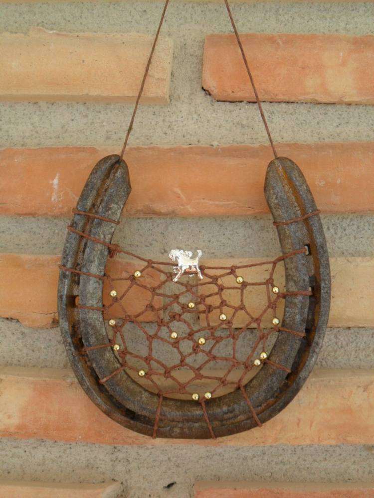 Vyrobte si originálny lapač snov s podkovou šťastné kúzlo drotár na Nový rok lapač snov nápad nápad sieťová dekorácia steny