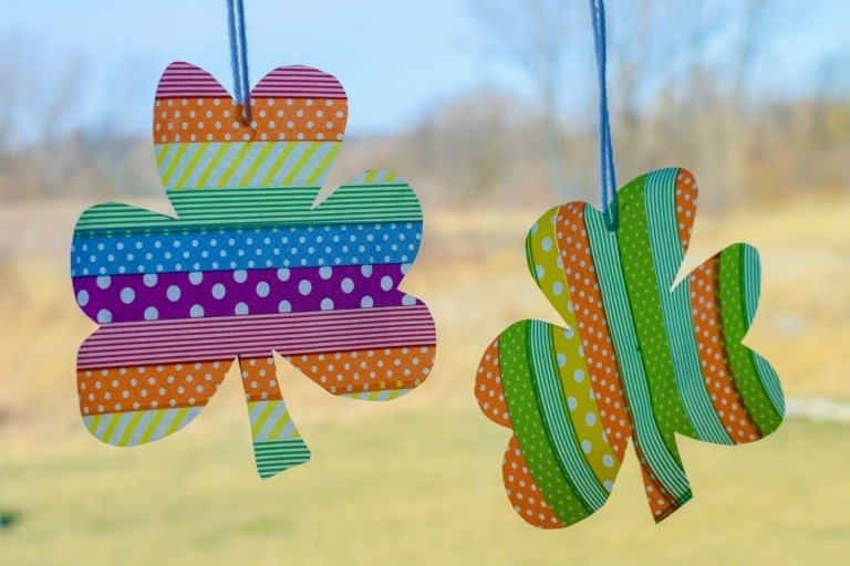 Vyrobte si silvestrovské talizmany s deťmi v materskej škole. Vyrobte si trojlístky z washi pások