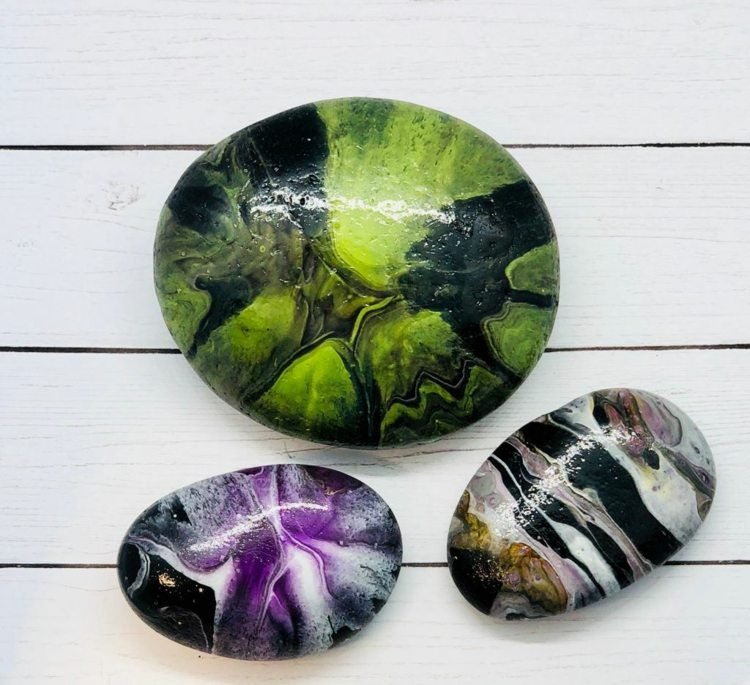 Navrhnite kamene ako talizmany s mramorovým efektom - jednoduchý návod na akrylát