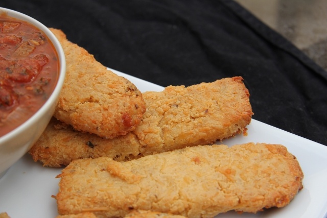 Pečenie bezlepkových chlebových tyčiniek parmezánu chlebové tyčinky-bezlepkové-pečenie-parmezán