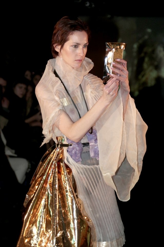 zlaté-oblečenie-hviezdy-2014-módne trendy