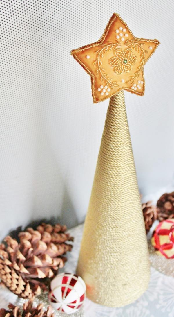 Dekoratívna dekorácia stola na vianočný stromček Hviezdna hviezda aranžmán so zlatým optickým kužeľom Dekoratívne nápady na dekoráciu stolu na vianočný stromček hviezdičky aranžovanie zlatej optiky
