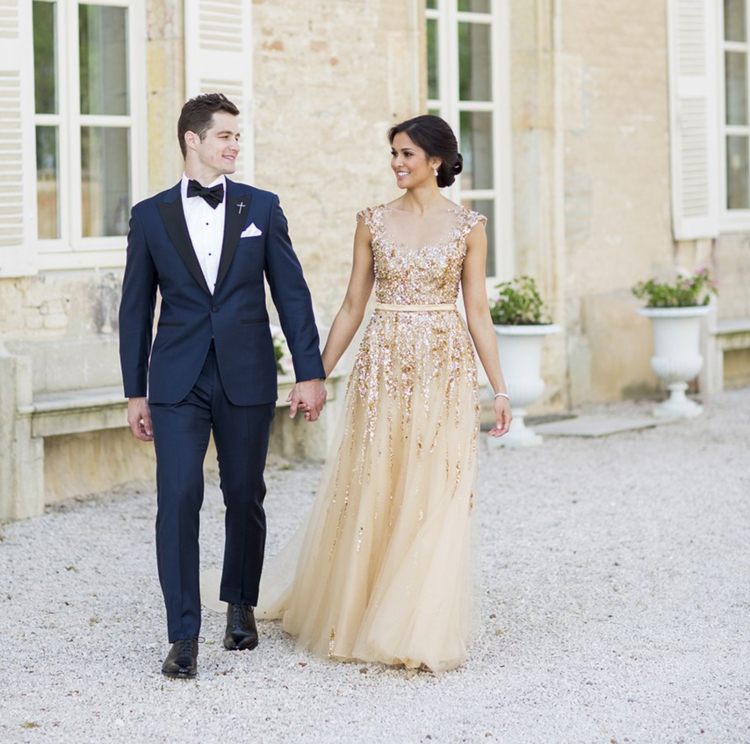 zlaté svadobné šaty organzový opasok malé rukávy očarujúce