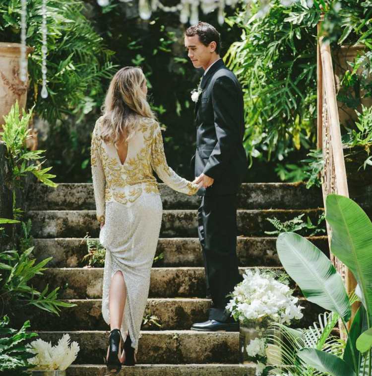 Zlaté svadobné šaty Gatsby inšpirované bielym pleteným vrchom