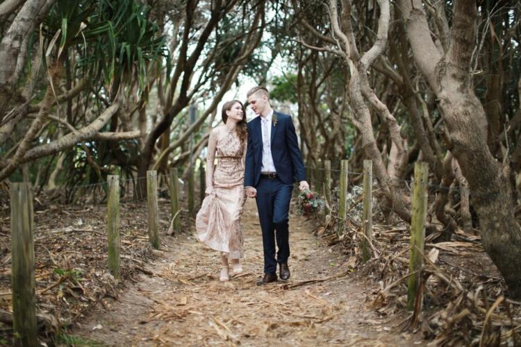 zlaté svadobné šaty ružový pletený svadobný ostrov