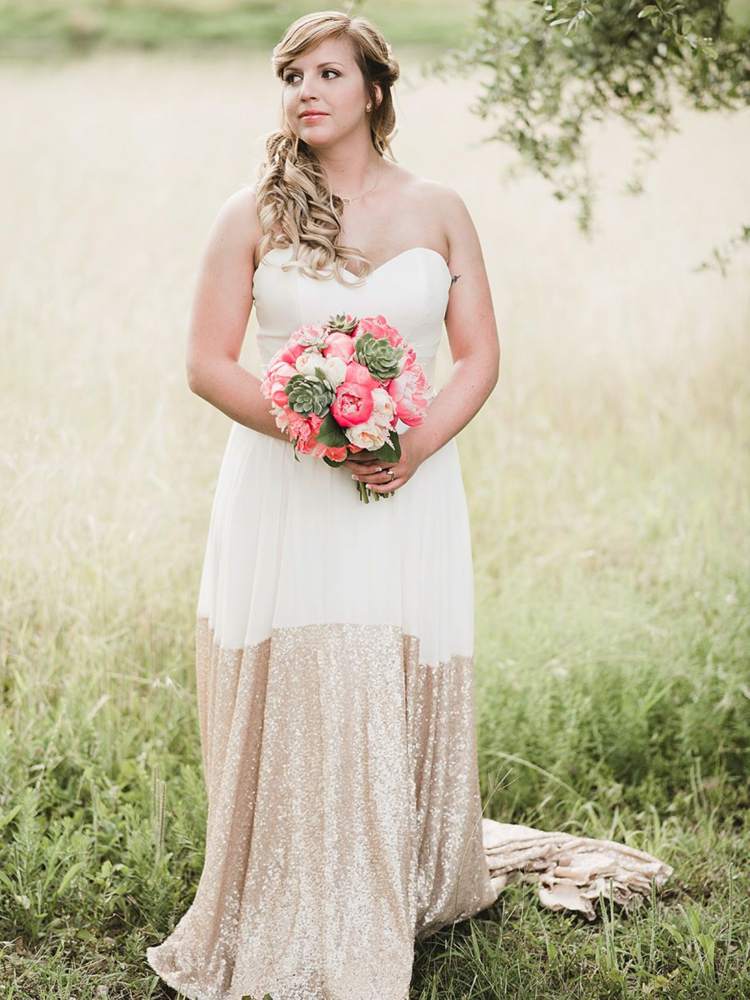 svadobné šaty z bieleho zlata s výstrihom cez rameno