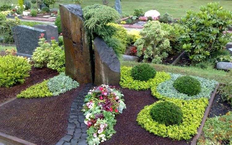 výsadba hrobov-na jeseň-nápady-zodpovedajúce-kvety-rastliny-trvalky