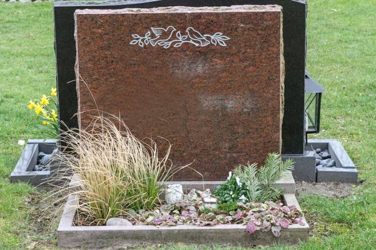 Myšlienka s trávami nápady-hrobový dizajn-moderný-graeser-hnedý-kamenný štrk