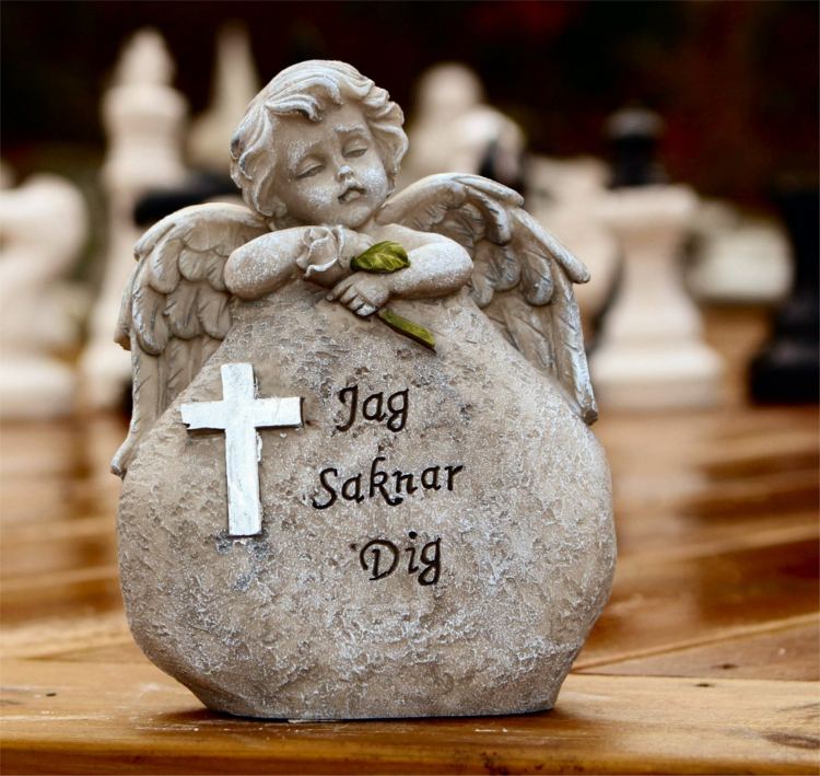 Hrobová ozdoba s plastovými figúrkami Návrh hrobu s motívom hrobu kameň-anjel-krížový motív