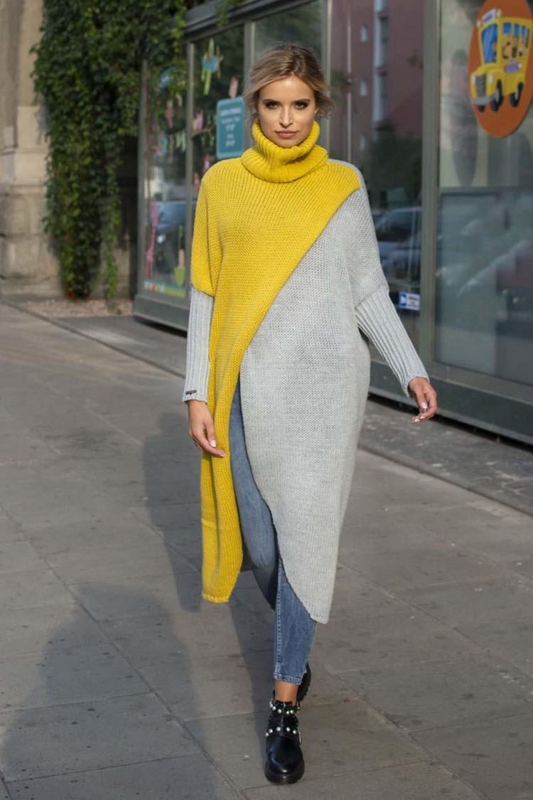 Pletené šaty do kancelárie kombinujú šedé a žlté oblečenie