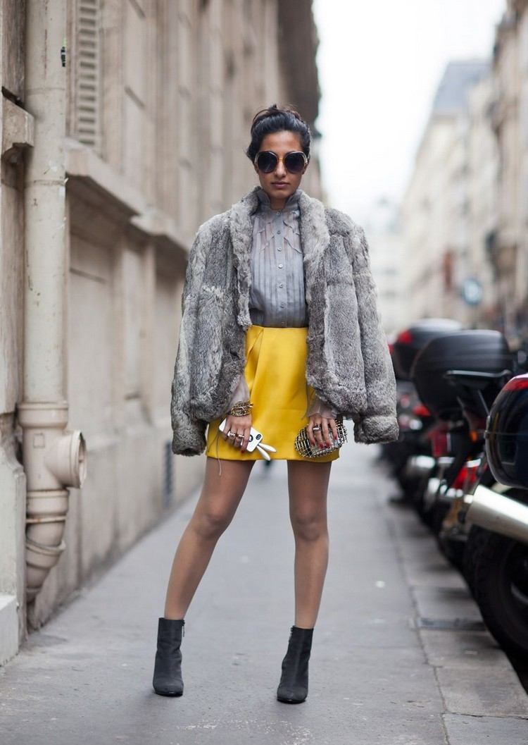 Sivá a žltá kombinujú módne trendy oblečenia na jar 2021