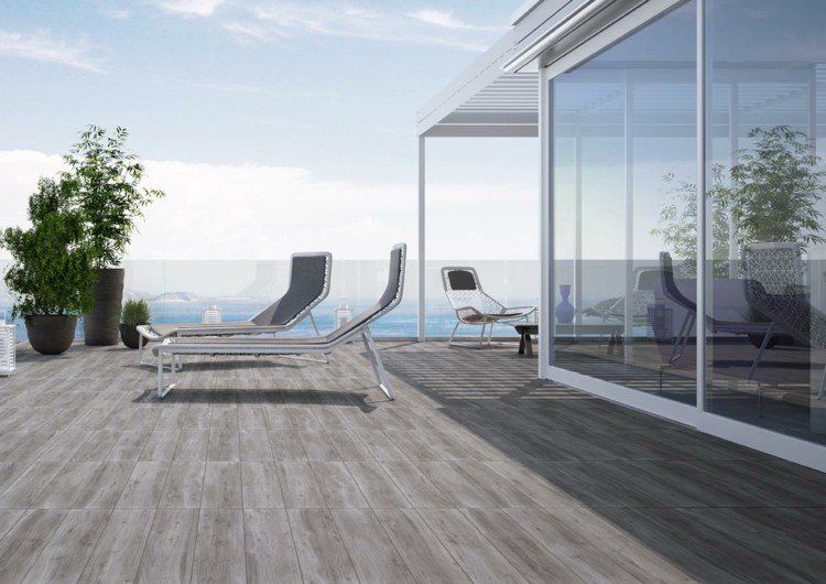 sivá dlažba terasa ležadlo okno predné rastliny moderné