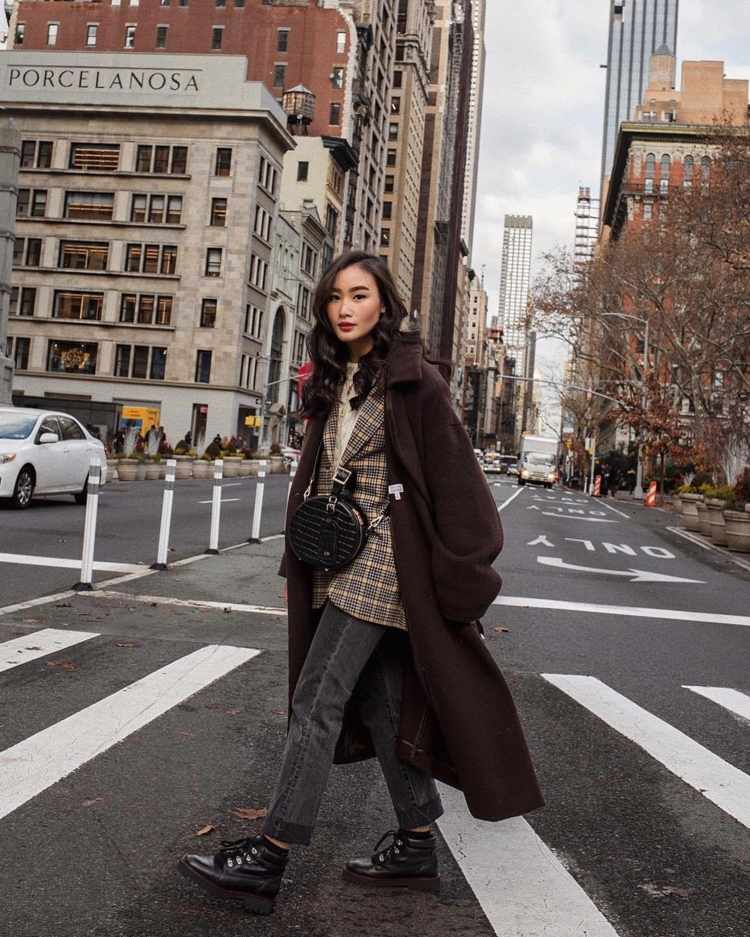 nadrozmerný zimný kabát s trendovým sakom v nápadoch na outfit s kontrolovaným vzorom