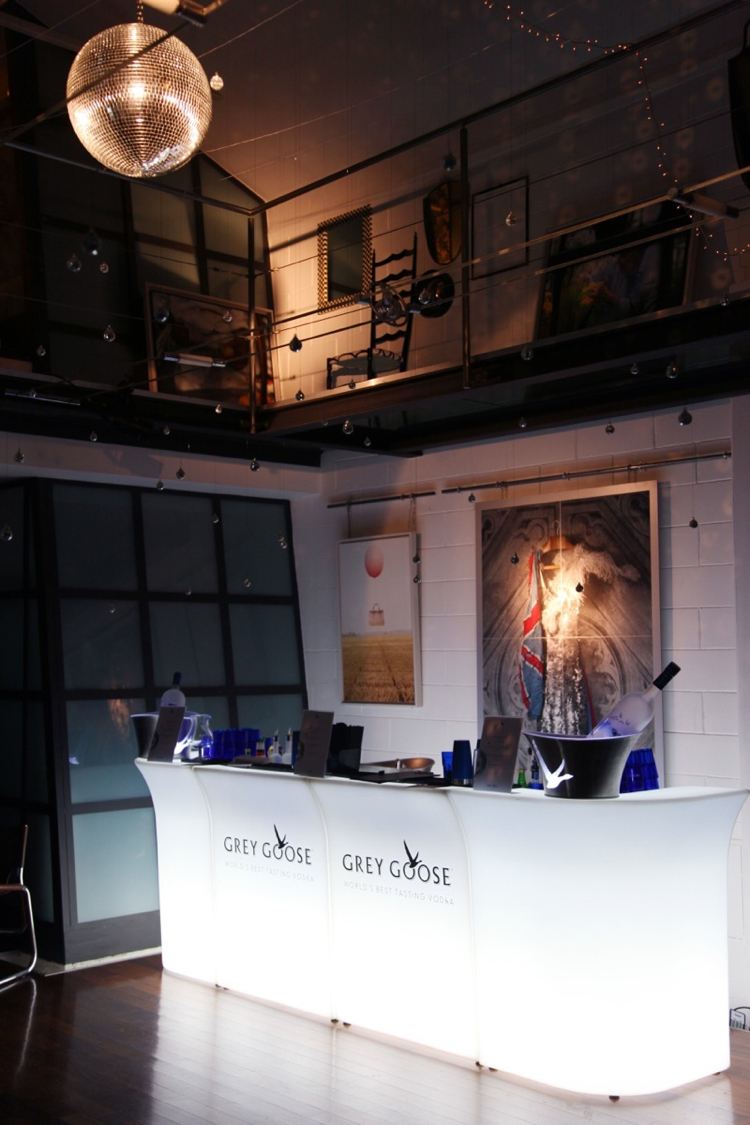 Grey Goose Bar v Miláne - každé mesto - iný interiérový dizajn Bar Grey Goose -mailand-nepriame-osvetlenie