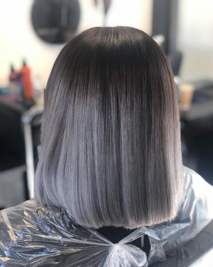 ombre sivý bob od čiernej po oceľovosivú
