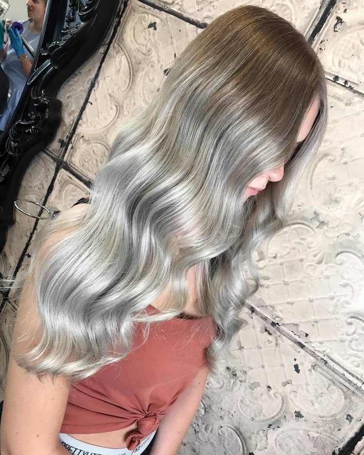 dlhé vlasy sivá blond ombre