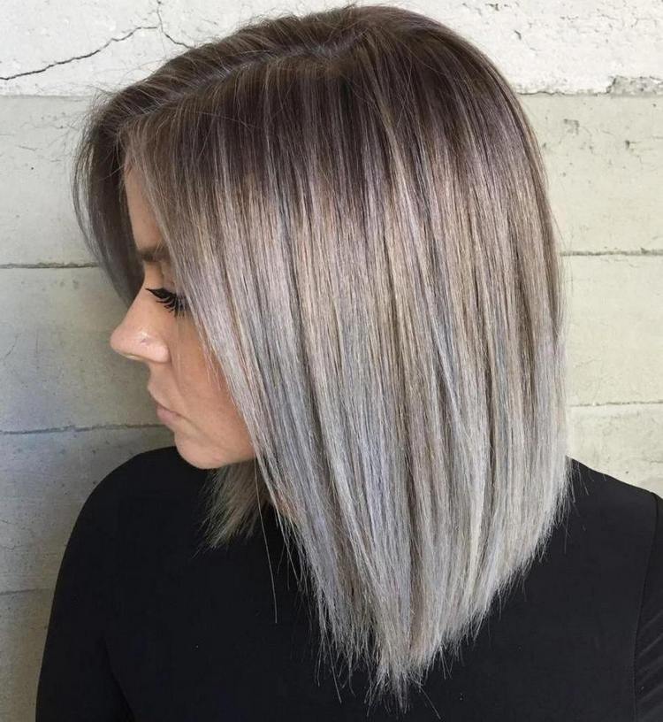ombre tmavo blond sivý a bob účes