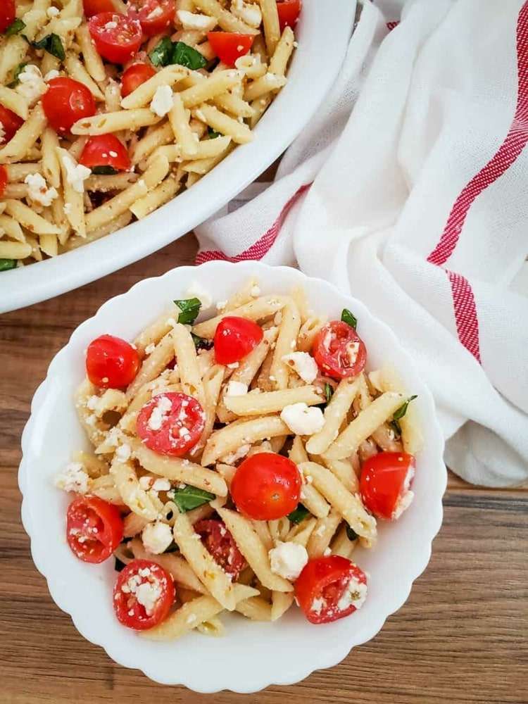 Grilovaný šalát pre deti - cestovinový šalát s feta alebo mozzarellou a dressingom