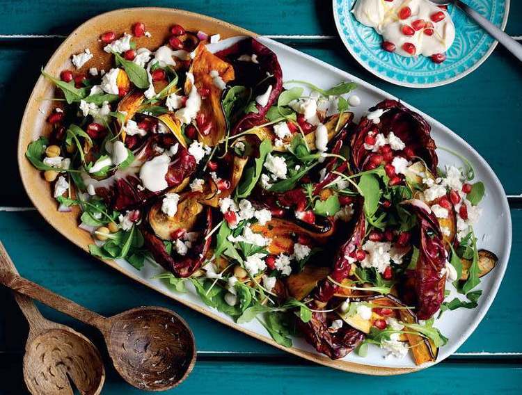 Baklažánový a cícerový šalát s rukolou a feta