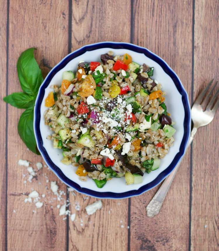 recept na grilovaný zeleninový šalát od Jamieho Olivera s farro emmerom