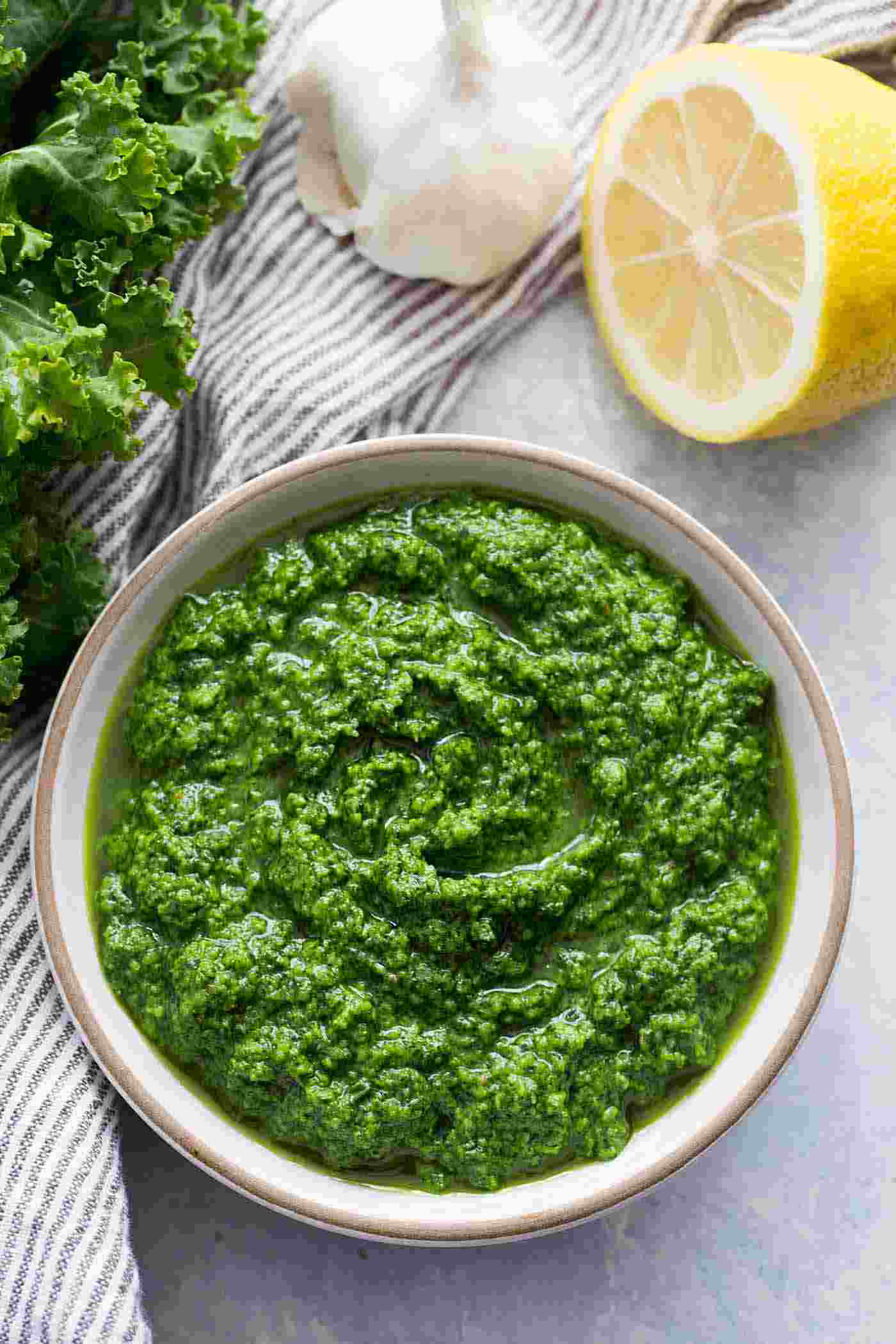 Vytvorte si vlastný recept na pesto vegánsku omáčku na cestoviny