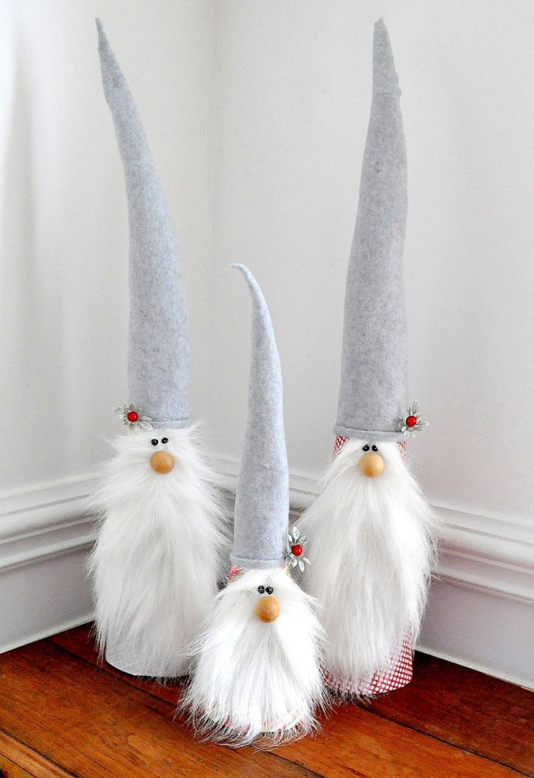 Drotárski veľkí škriatkovia - jednoduchý nápad na remeslá so šiškou z polystyrénu, kúskami látky a plsti