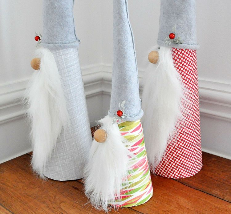 Na výrobu vianočných škriatkov použite akýkoľvek materiál