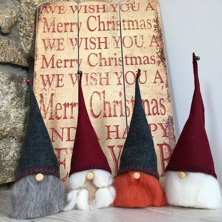 Gnome fúzy v rôznych farbách a nápade s vrkočmi